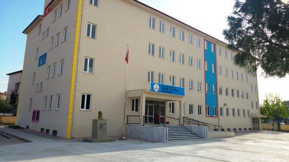 Mehmet Akif Ersoy Ortaokulu yeni binada eğitim öğretime hazır