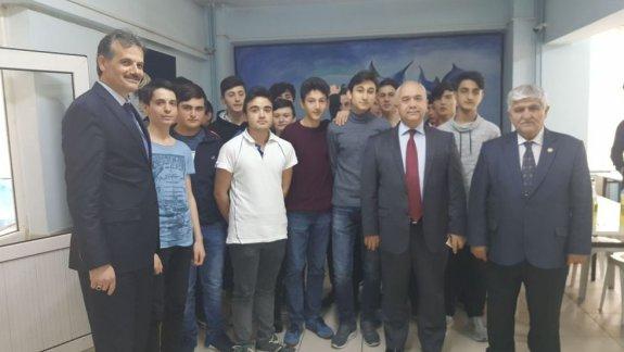 Balıkesir Cumhuriyet Anadolu Lisesi Öğretmenlerinden Pansiyon Öğrencilerine İkram
