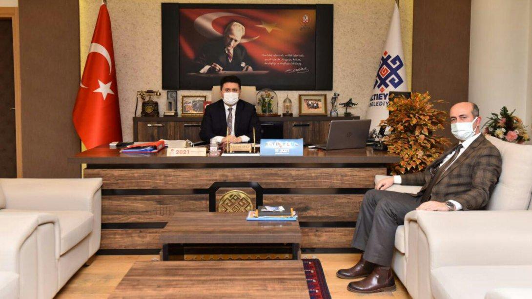 İlçe Milli Eğitim Müdürümüzün Altıeylül Belediye Başkanı Sayın Hasan AVCI'yı ziyareti