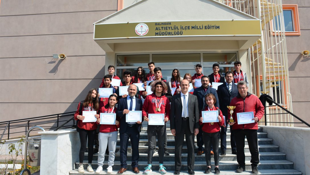 Mehmet Ağa Safarov Anadolu Lisesi Öğrencileri Ödüllendirildi