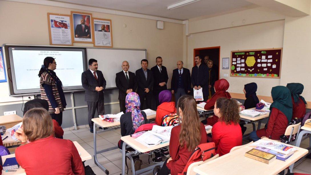 Altıeylül Belediye Başkanı Sayın Hasan AVCInın Şehit Ömer Faruk Bol İmam Hatip Ortaokulu Ziyareti