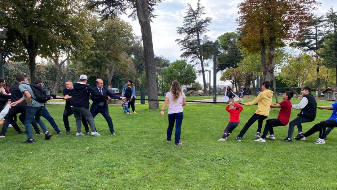 Dünya Yürüme Günü Etkinlikleri Atatürk Parkında İlçe Milli Eğitim Müdürümüz Çetin Keren'in de katıldığı etkinliklerle kutlandı