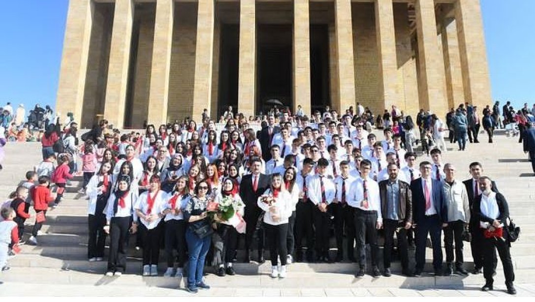 Cumhuriyetimizin 100. Yılında 100 Öğrencimiz ile Anıtkabir Ziyareti