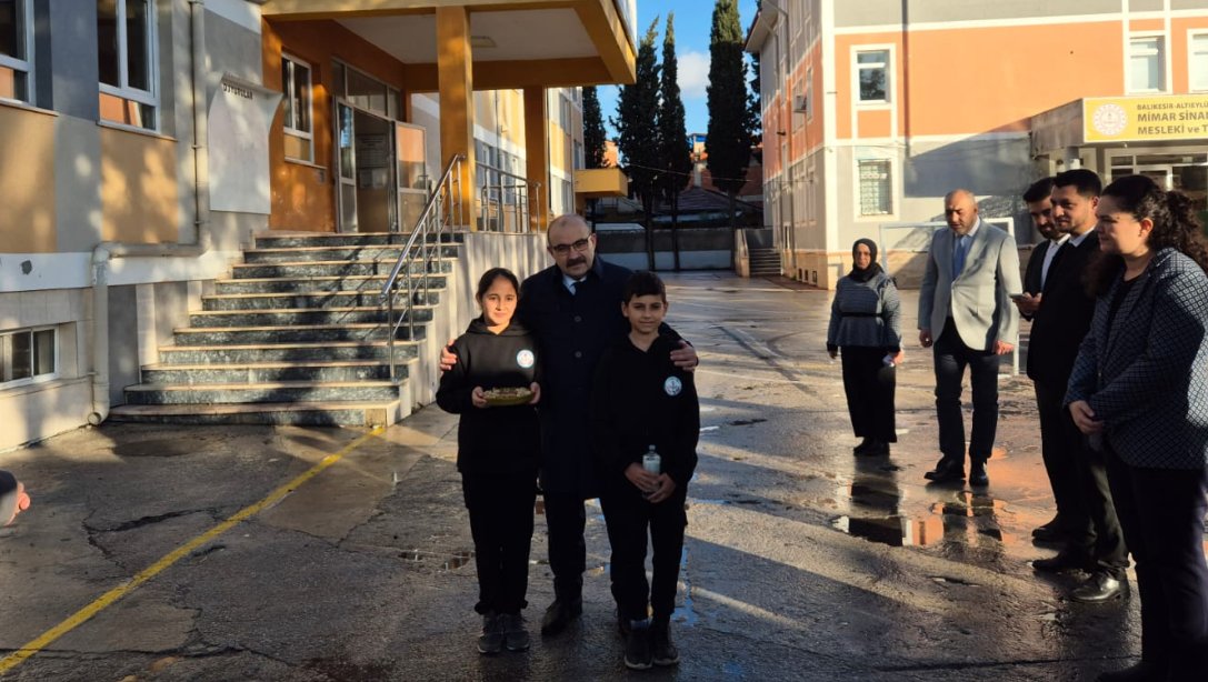 Vali İsmail USTAOĞLU'NUN Cumhuriyet İlk/Ortaokulu Ziyareti